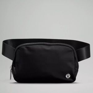 LAST ONE Lululemon Everywhere Belt Bag - Black
